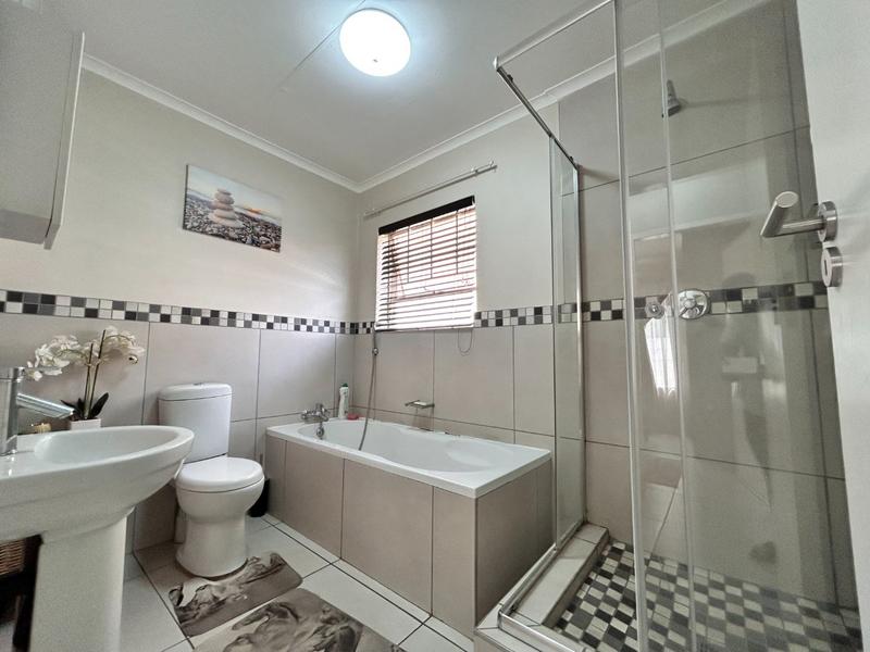 2 Bedroom Property for Sale in Ngwenya River Estate North West